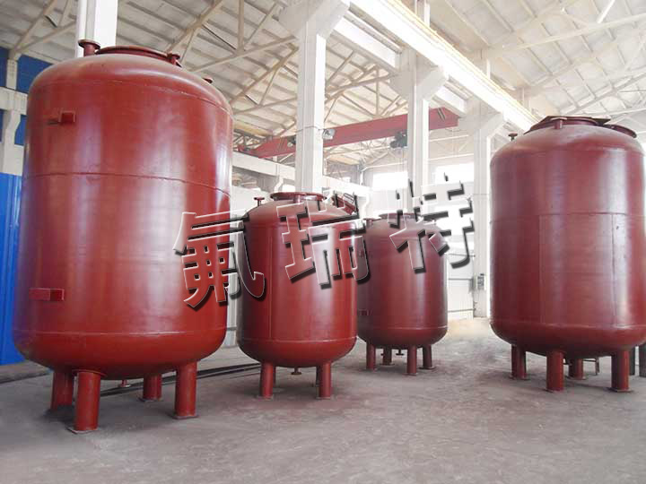 鋼襯塑儲罐、反應釜